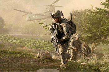 Soldater från bataljonen A Company 101st Airborne Division, Special Troop gör ett flyganfall mot en by i Jowlzak Valley, Parwan provinsen, Afghanistan. Efter al-Qaidaledaren Usama bin Ladins död överväger USA ett tidigt utträde från landet. (Med tillstånd av US Army)