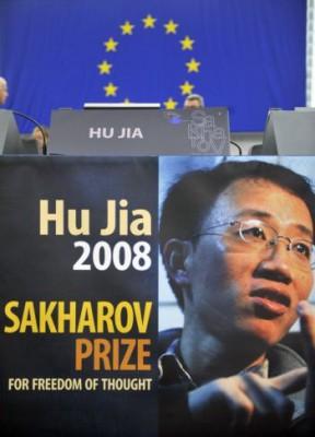 Den fängslade dissidenten Hu JIas plats står tom den 17 december 2008 iunder prisceremonin för Sacharovpriset i EU-parlamentet. Hu släpptes ur fängelset efter tre och ett halvt år, men får inte tala med media och personer i kretsen runt honom misstänker att han kommer övervakas noggrannt.  (Foto: Dominique Faget/AFP/Getty Images)