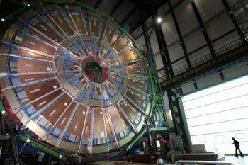 Underjordiska maskiner i CERN, som partikelacceleratorn LHC, skapar nu musik genom sönderdelning av partiklar efter höghastighetskollisioner av protoner. (Foto: Fabrice Coffrini/AFP/Getty Images)