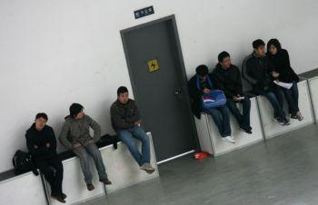 Arbetssökande nyutexaminerade kineser i Shaanxiprovinsen i Kina. (China Photos/ Getty Images)