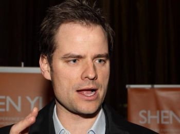 Anthony Lemke var fascinerad av den tvåsträngade erhun. (The Epoch Times)