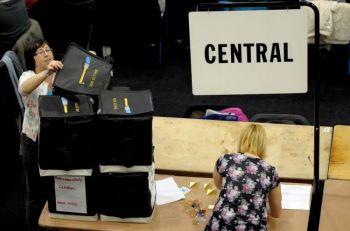 Rösträkning på Ponds Forge International Hall i Liberaldemokraternas ledares, Nick Cleggs valkrets i Hallam i Sheffield den 6 maj. (Foto: Laurence Griffiths / Getty Images)