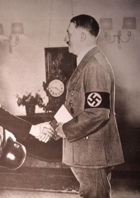 Adolf Hitlers DNA: Den i Österrike födde diktatorn i Nazityskland kan ha varit släkt med judar och afrikaner enligt de senaste DNA-resultaten, enligt rapporter på tisdagen. (Foto: Sean Gallup /Getty Images)