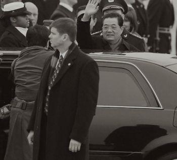 Den kinesiske ledaren Hu Jintao den 18 januari vid Andrews Air Force Base i Maryland. (Foto: Mark Wilson/Getty Images)