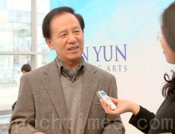 Kim Hong Sin, koreansk författare såg Shen Yuns föreställning i Goyang den 30 januari. (Foto: Kim Hwan /Epoch Times) 
