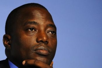 Demokratiska folkrepubliken Kongos president Joseph Kabila under en presskonferens som avslutade det 13:e toppmötet för franskspråkiga länder där ett 70-tal nationer deltog den 24 oktober 2010 i Montreux. (Foto: Fabrice Coffrini/AFP/Getty Images)