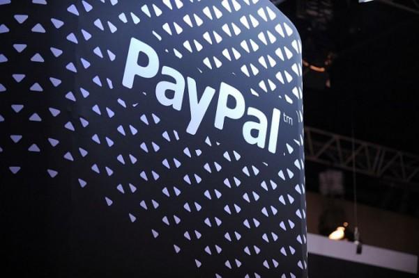 Logotypen för online betaltjänsten PayPal fotograferades under eventet LeWeb 2013, nära Paris, den 10 december 2013. PayPal är en av de första och mest använda formerna av en elektronisk plånbok för inköp på nätet. (Foto: Eric Piermont /AFP/Getty Images)
