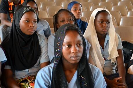 Kvinnorna har samlats till ett möte den 8 maj i Niamey för att förmå FN att skapa rättvisa mot Boko Haram, islamisterna som är ansvariga för kidnappningen av över 200 skolflickor som Boko Harams ledare säger ska säljas som slavar. (Foto: Boureima Hama / AFP/ Getty Images)