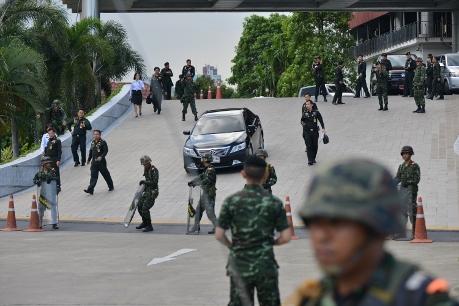Den 22 maj säkrade Thailands armé platsen där fredssamtalen mellan pro- och anti-regeringsgrupper hölls i Bangkok. Thailand har haft månader av politisk oro och våld som kostat minst 28 personer livet. (Foto: Rufus Cox/Getty Images)