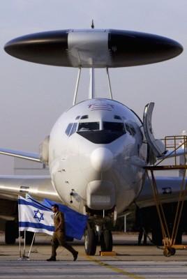 Ett Nato Awac-Reconnaissance-plan är ett avancerat radar- och stridsledningsplan, här på besök i Israel i februari 2006. (Foto: Uriel Sinai /Getty Images)