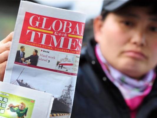Kommunistpartiets Global Times ges ut på kinesiska och engelska, men nyhetsvinklarna i det båda utgåvorna varierar beroende på de politiska behoven. (Foto: Frederic J. Brown/AFP/Getty Images)