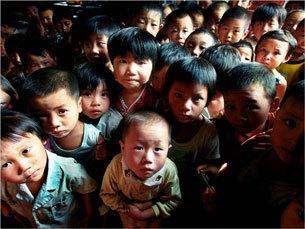 Gao Yaojie genomförde en undersökning i byn Houyang på barn som är födda efter 1996 och vars föräldrar har aids. Hon fann att 38 procent av dem hade smittats. (Foto: Med tillstånd av Gao Yaojie)