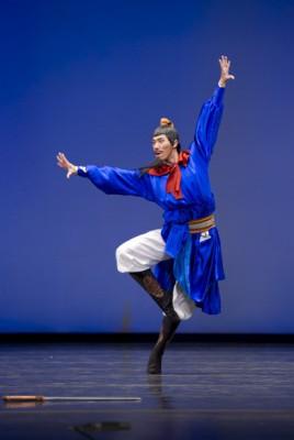 Tim Wu dansade under NTD Televisions danstävling för klassisk kinesisk dans 2010. (Foto: Dai Bing/Epoch Times)