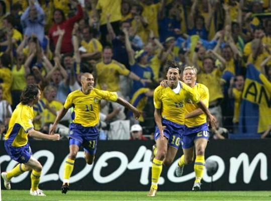 När svenska landslaget spelade i fotbolls-EM för herrar i Portugal 2004, var många svenskar hemma från jobbet, enligt SCB. Foto: Sandra Behne /Bongarts/Getty Images