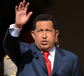 Venezuelas president Hugo Chavez under en välkomstceremoni för Perus president Ollanta Humala (inte på bilden), vid Miraflores presidentpalats i Caracas den 15 juli. (Foto: Juan Barreto/Getty Images)
