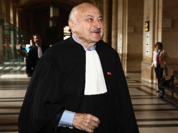 Jacques Chiracs advokat Georges Kiejman var närvarande när rättegången mot förre presidenten Jacques Chirac öppnade den 5 september 2011 i Paris, Frankrike. (Foto: Julien M. Hekimian/Getty Images)
