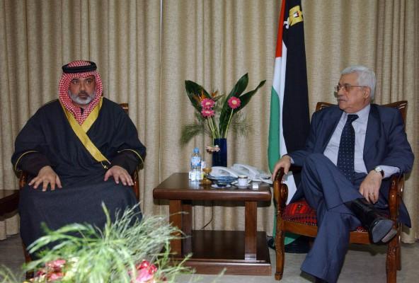 RAMALLAH: Palestiniens premiärminister Ismail Haniya (V) har ett möte med Palestiniens president Mahmud Abbas sent den 4 januari 2007 i staden Gaza.(Foto: AFP/PPO/Abed Al-Halim Abu Askar)