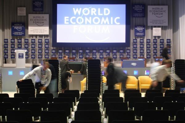 Många av världens företagsledare oroar sig för en nedgång i ekonomin. Undersökningen presenterades på det årliga World Economic Forum i Davos, Schweiz, där man på söndagen packade ihop för denna gången. (Foto: AFP)