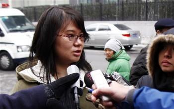Dong Xuan, dotter till Ni Yulan, greps på flygplatsen i Peking när hon försökte flyga till Nederländerna för att ta hämta en utmärkelse för sin mors räkning. (Foto: Sound of Hope Radio)