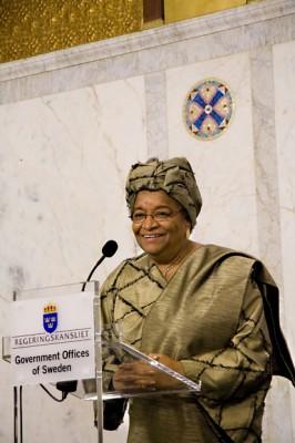 Liberias Ellen Johnsson Sirleaf är Afrikas första demokratiskt valda kvinnliga president. Hennes regering försöker nu arbeta för hållbar utveckling och demokrati i det före detta konfliktdrabbade landet. (Foto: Sofia Partanen)