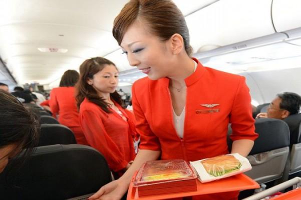 En del flygbolag hoppas locka nya kunder genom att förbättrar kvalitén och servicen på mat under flygningen. (Foto: Toshfumi Kittamura/AFP/GettyImages)