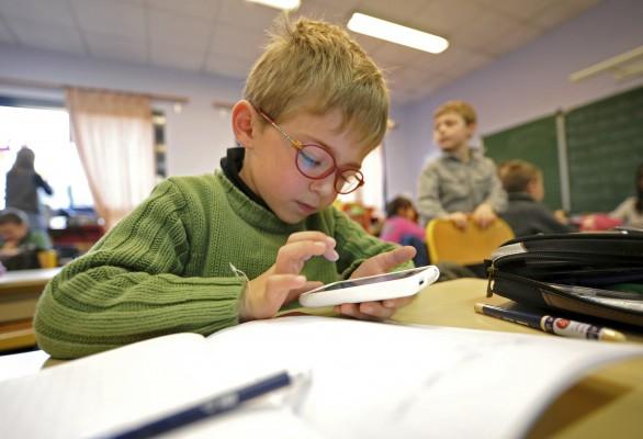 I Västra Götaland kommer barn få bidrag för glasögon även efter skolstart. (Foto: Philippe Huguen/AFP)