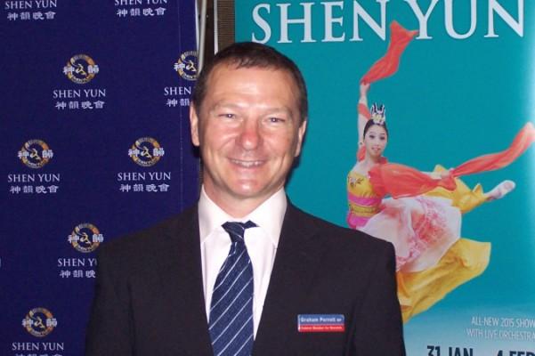 Parlamentsledamoten Graham Perrett deltog på Shen Yun Performing Arts premiär på Konserthuset i Brisbane, Australien den 3 februari, 2015. (Foto: Laurel Andress / Epoch Times) Television)