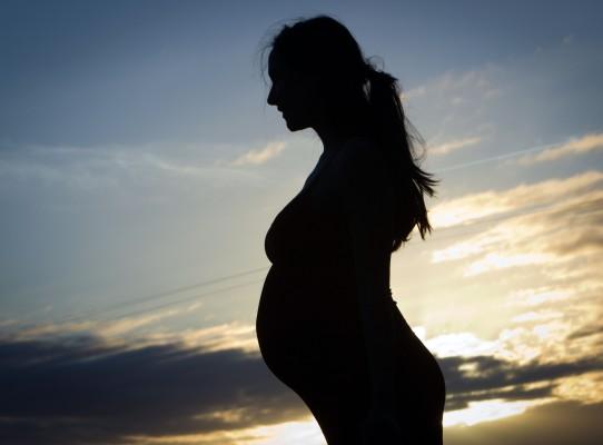 Mammor som äter mycket kolhydratrik kost under graviditeten riskerar att barnet senare i livet utvecklar fetma, enligt en ny studie. (Foto: Loic Venance /AFP) 