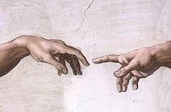 I Första Moseboken står att Gud skapade människan till sin avbild. En detaljbild från Sixtinska kapellet där Michelangelos målning, Skapelsen av Adam, kan ses. (Bild: Wikipedia)

