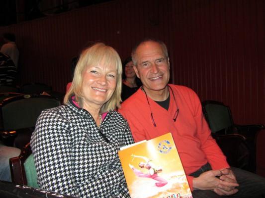 Christina och Stanley Hagström såg Shen Yuns första föreställning i Stockholm på onsdagen. (Foto: Frank Zhu/ Epoch Times)