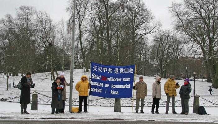 Det svenska tuidangcentret uppmärksammade avhoppen från kommunistpartiet den 19 februari, utanför Kinas konsulat i Göteborg. (Foto: Pirjo Svensson/Epoch Times Sverige)
