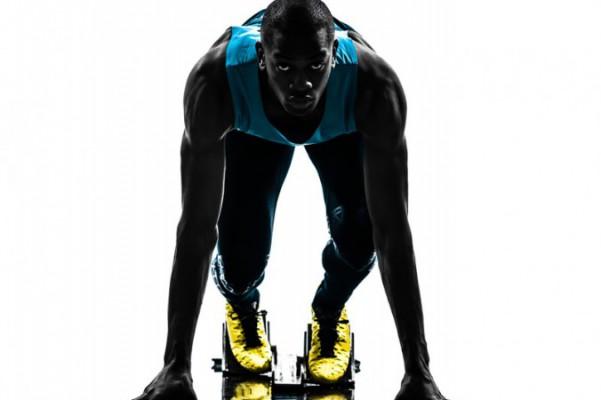 ”Om man tittar på någon som springer ett 100-meterslopp kan man se att hans eller hennes knän kontinuerligt pendlar upp och ned, och driver sprintern framåt. Symmetri är väldigt effektivt”, säger Robert Trivers. (Shutterstock)