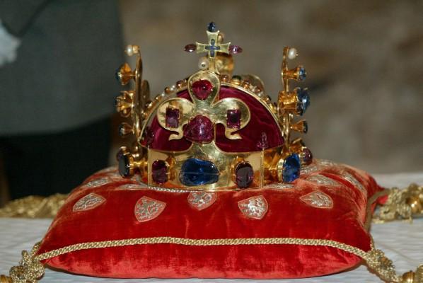 Medeltida kronjuveler från 1300-talet. (Foto: AFP/Mafa-Dan Materna)