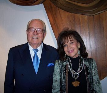 Jean Marie Le Pen med hustru Jany Paschos var mycket imponerad av DPA föreställningen. (Foto: The Epoch Times)