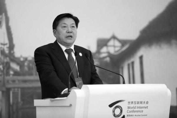 Lu Wei, en högre tjänsteman inom kommunistpartiet med ansvar för internetcensuren, talar vid World Internet Conference i Wuzhen, Zhejiangprovinsen den 19 november 2014. Lu är nu ansvarig för en myndighet som kontrollerar webbplatsers säkerhet. (Foto: Johannes Eisele/AFP/Getty Images)
