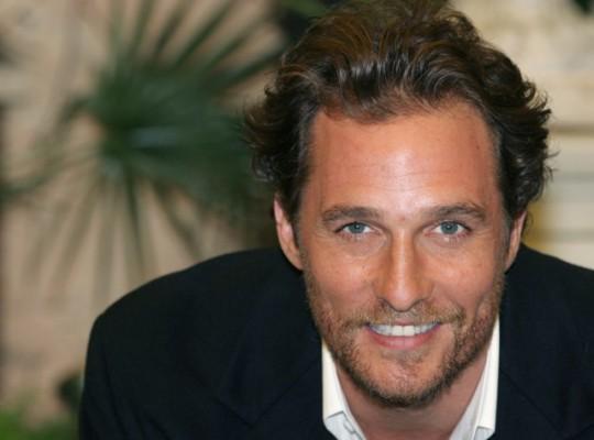Matthew McConaughey spelar på sin charm i otaliga romantiska komedier men har bevisat att han kan bättre i tyngre roller.  (Foto: AFP)