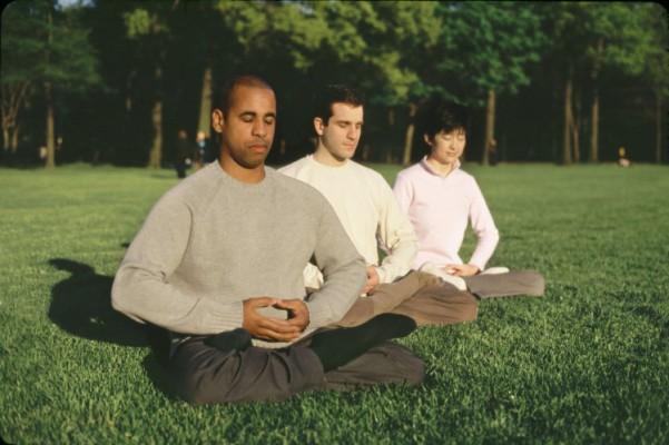 Regelbunden meditation kan minska risken för att hjärt- och kärlsjukdomar utvecklas hos tonåringar i riskzonen. (Foto: Minghui.org)