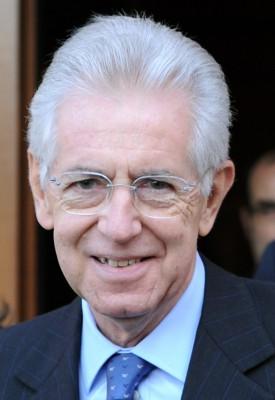 Förre EU-kommissionären Mario Monti lämnar sitt hotell i Rom den 13 november. (Foto: Gabriel Bouys / AFP)