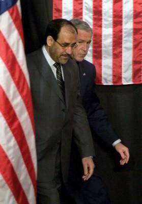 JORDANIEN, Amman: President George W. Bush (H) och Iraks premierminister Nouri Maliki anländer till gemensam presskonferens på Four Seasons hotell i Amman, Jordan. (Foto:AFP/Jim Watson)