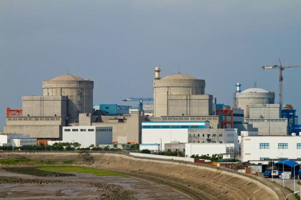 Detta foto taget den 2 juni 2010 visar Qinshan-kärnkraftverket i Haiyan, i Zhejiangprovinsen i östra Kina. (Foto: AFP) 