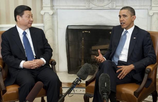 USA:s president Barack Obama och Kinas president Xi Jinping träffades den 14 februari 2012 i Vita Husets Ovala rum i Washington, DC, då Xi fortfarande var Kinas vicepresident. (Foto: AFP/Saul Loeb)
