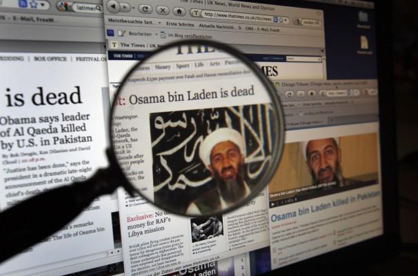 Den här bilden som togs den 2 maj i Kaufbeuren, södra Tyskland, visar de olika nätsidorna av engelskspråkiga tidningar som rappoprterade om att Al-Qaida-ledaren Osama bin Laden hade dödats av amerikanska styrkor i Pakistan. (Foto: Karl-Josef Hildenbrand/ AFP)  