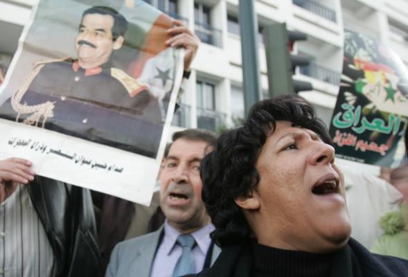 MAROCKO, Rabat : Marockanerna demonstrerar mot avrättningen av Sadam Hussein. (Foto: AFP/Abdelhak Senna)
