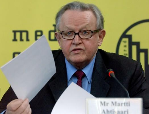 FN:s sändebud Martti Ahtisaari ger en presskonferens i Belgrad den 2 februari 2007. Ahtisaari tillkännage i dag planen om Kosovos framtida status som självständig stat. (Foto: AFP/Aleksa Stankovic)
