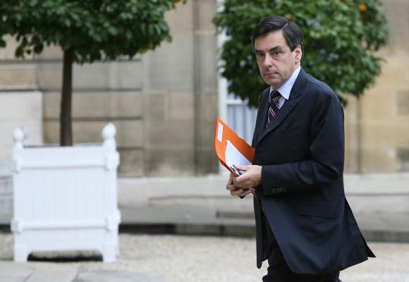 Frankrikes nya premiärminister Francois Fillon anländer till Elysee palatset den 17 maj 2007 i Paris för att närvara vid ett möte med president Nicolas Sarkozy. Nicolas Sarkozy kommer att tillkännage sin fullständiga regering den 18 maj 2007. (Foto: AFP/Patrick Kovarik)