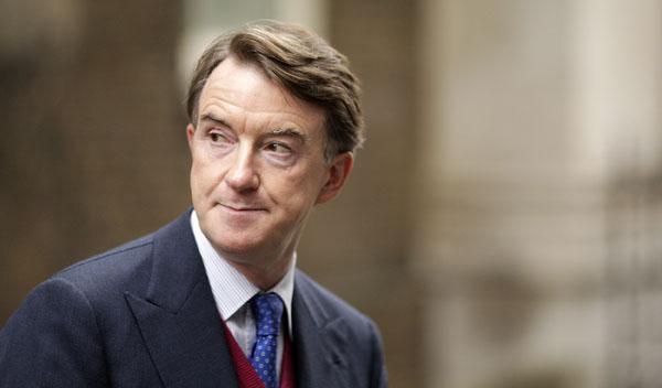 Peter Mandelson uppges ha fått njursten efter att ha druckit kinesisk mjölk. (Foto: AFP)