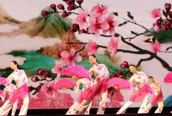 Såsom plommonblomman påminner om att våren är nära och att livet snart ska förnyas, bringar Shen Yun Performing Arts hopp om förnyelsen av den traditionella kinesiska kulturen. (Foto: Med tillstånd av Shen Yun Performing Arts) 