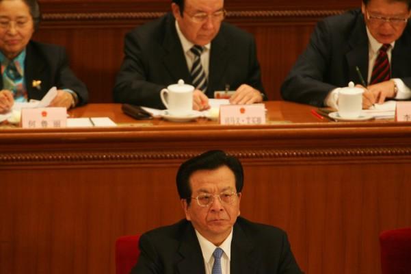 Zeng Qinghong, Kinas förre vicepresident, deltar vid den nationella folkkongressens fjärde plenarsammanträde i mars 2007 i Peking. Zeng sägs vara nästa mål i en korruptionsutredning. (Andrew Wong/Getty Images)