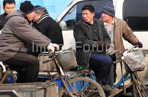 Rökning är vanligt i Kina. Ändå beordras offentliganställda i Hubei att röka mer för att rädda den lokala ekonomin. 
