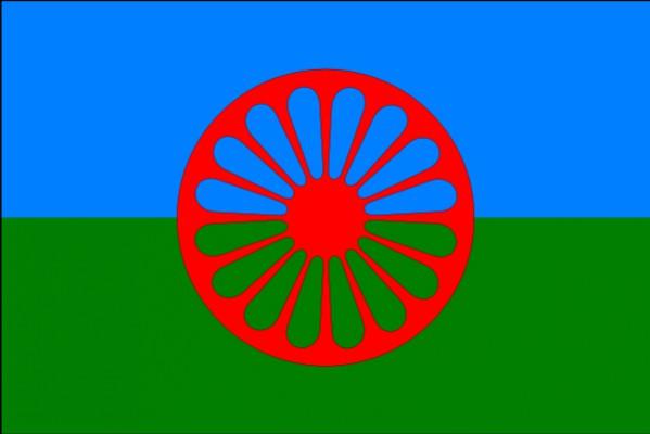 Den romska folkgruppen antog på sin första världskongress 1971 i London, denna symbol som sin flagga. (Foto: Wikipedia) 